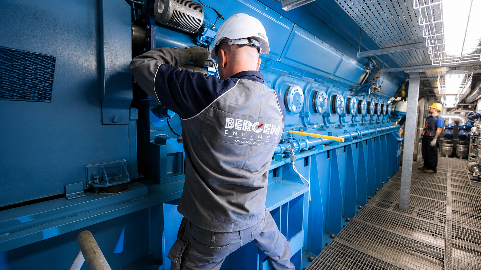 Сервісний інженер Bergen Engines обслуговує двигун