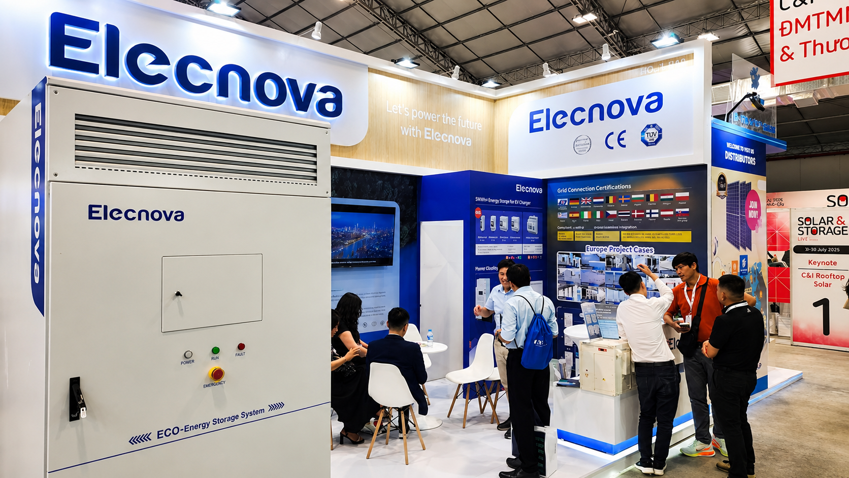 Виставковий стенд Elecnova з ESS-обладнанням